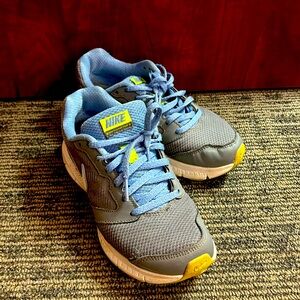 Nike shoes comfortable for any kind of activity you won’t feel tired so easy.